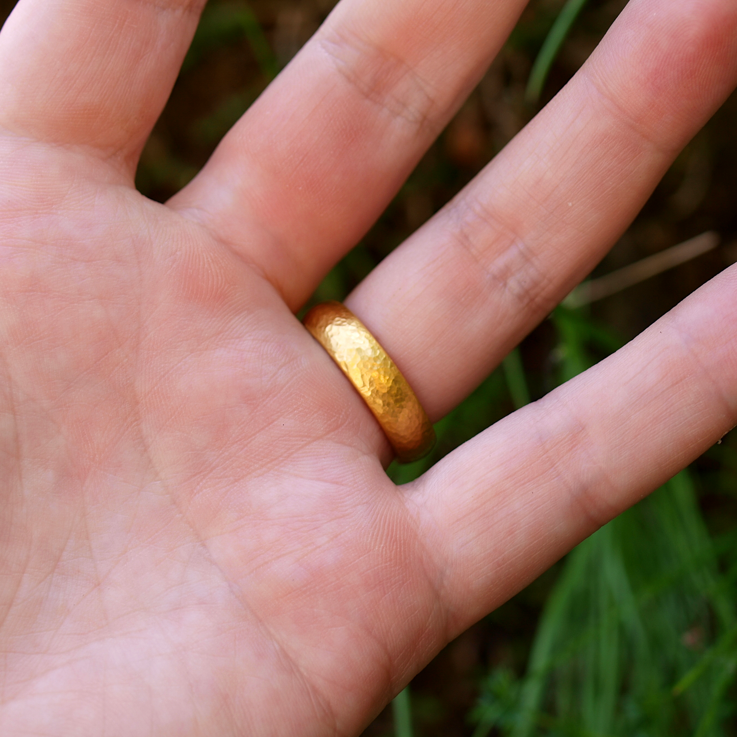 Classic Comfort Fit Gold Band - 24k Pure Gold - Hammered Finish