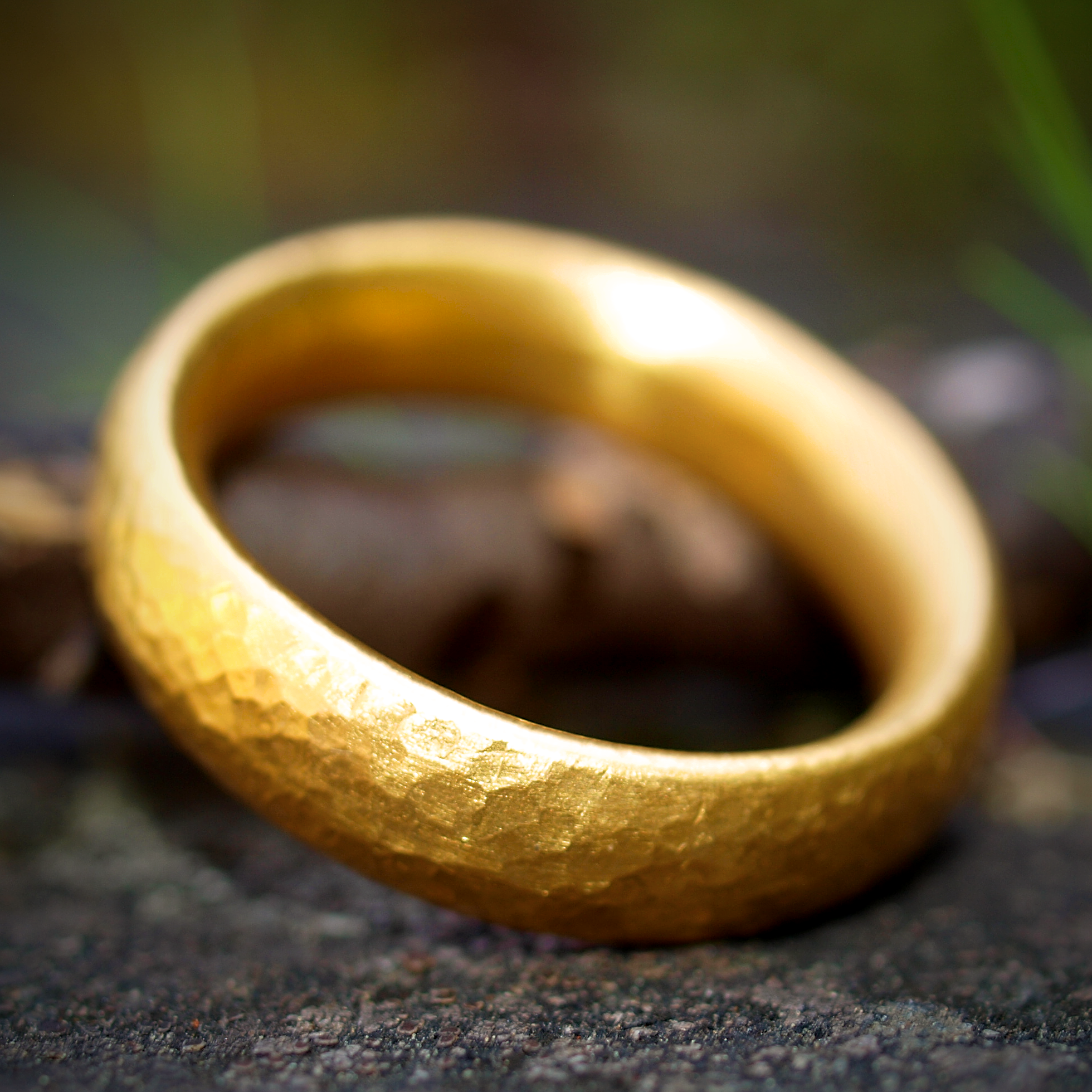 Classic Comfort Fit Gold Band - 24k Pure Gold - Hammered Finish – Hand ...